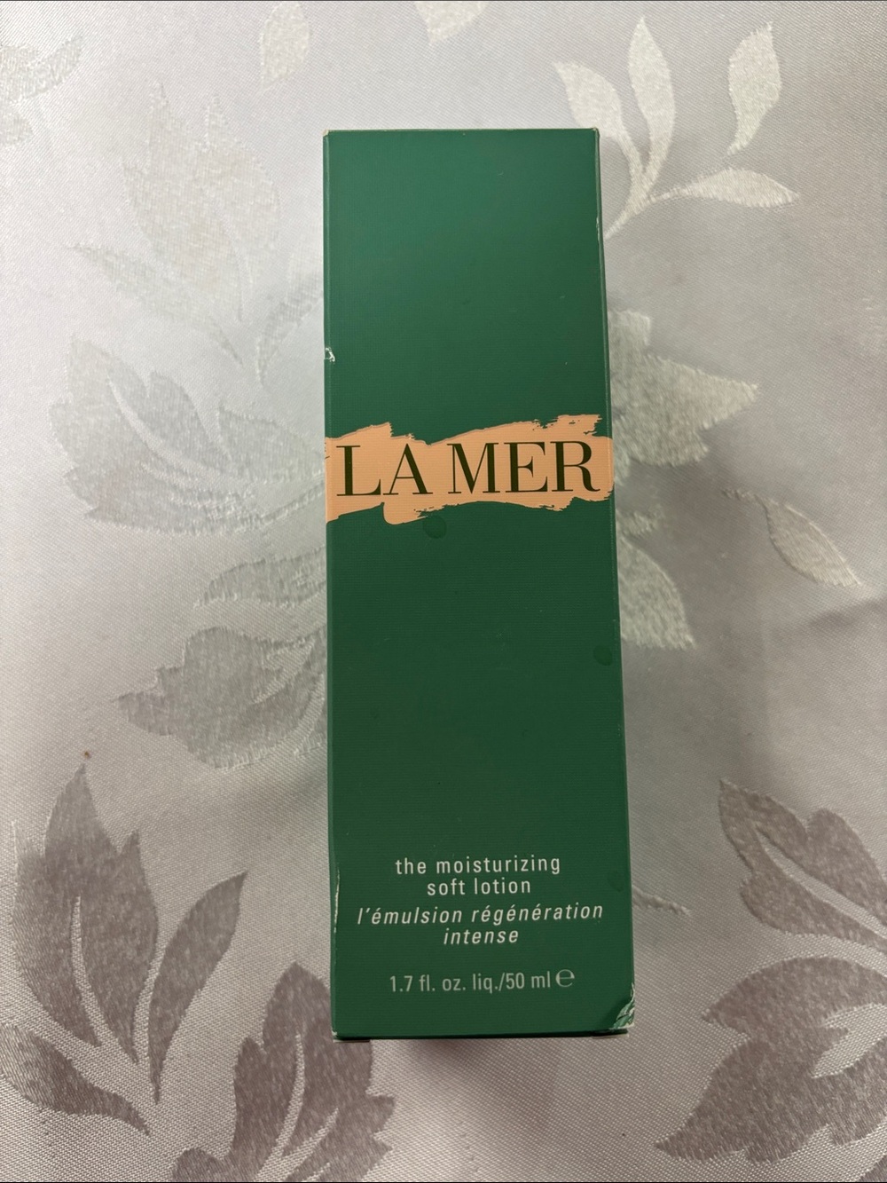 La Mer Green Moisturizing Soft Lotion with Beige Logo Accent, brand new , no wra